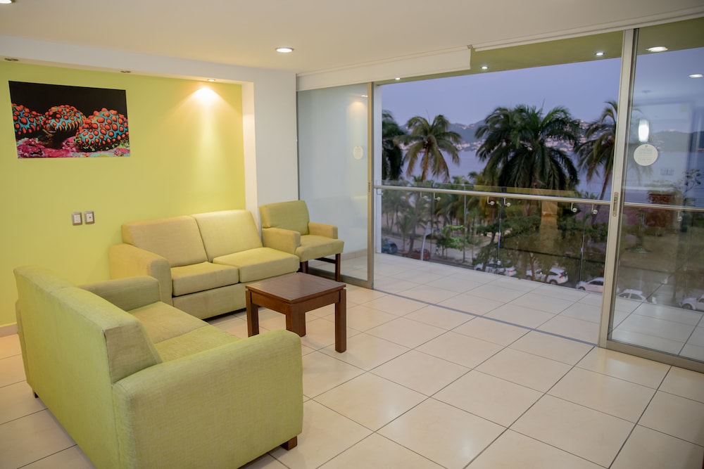 Ramada by Wyndham Acapulco Hotel  Suites - Property Image 57