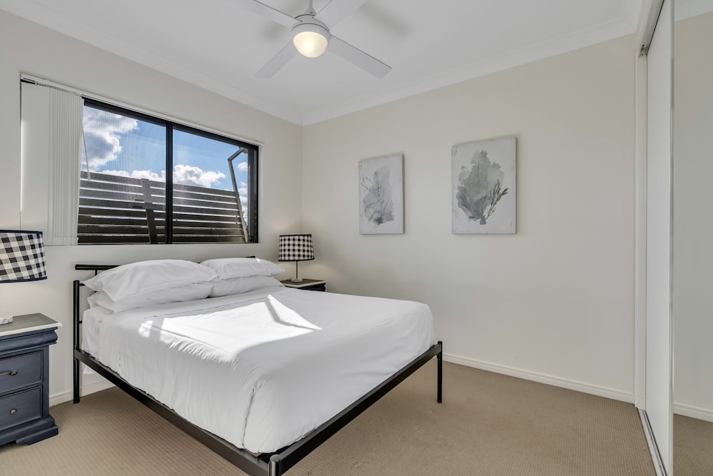 Bright 2-bed With Private Balcony & Serene View