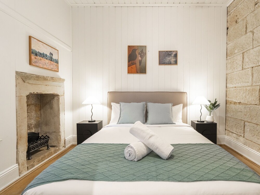 Kozyguru | Balmain | Charming 3 Room Cottage