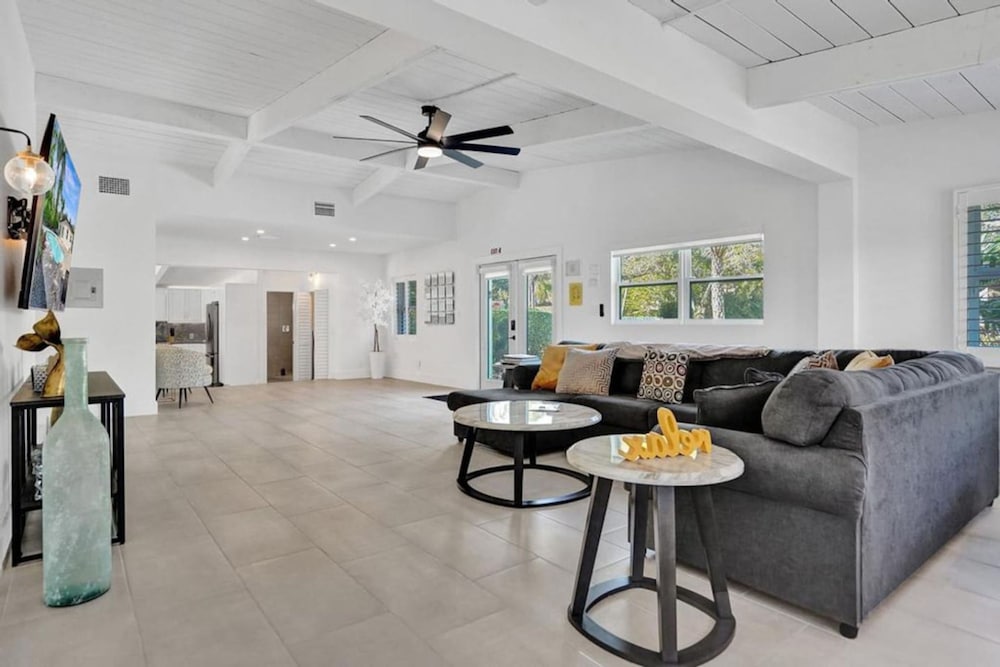 Pool House 3 Bedroom Home Victoria Park