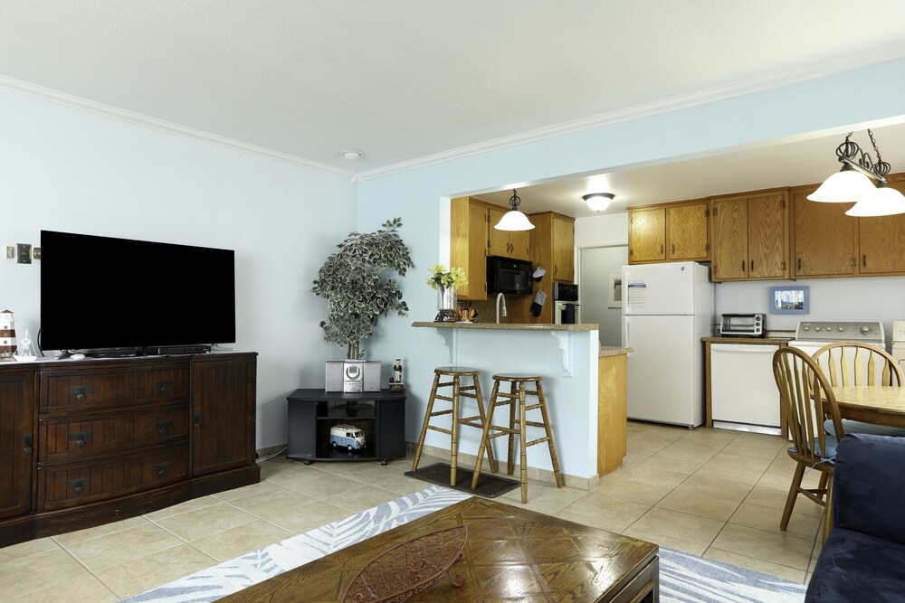331 San Luis 2 Bedroom Duplex by RedAwning view 3