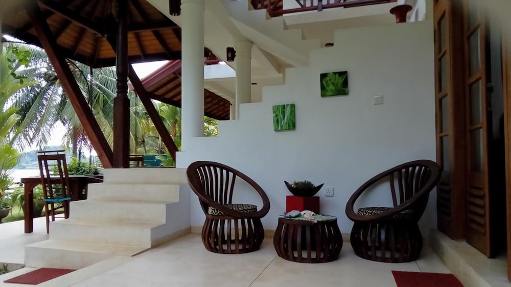 River shadow villa