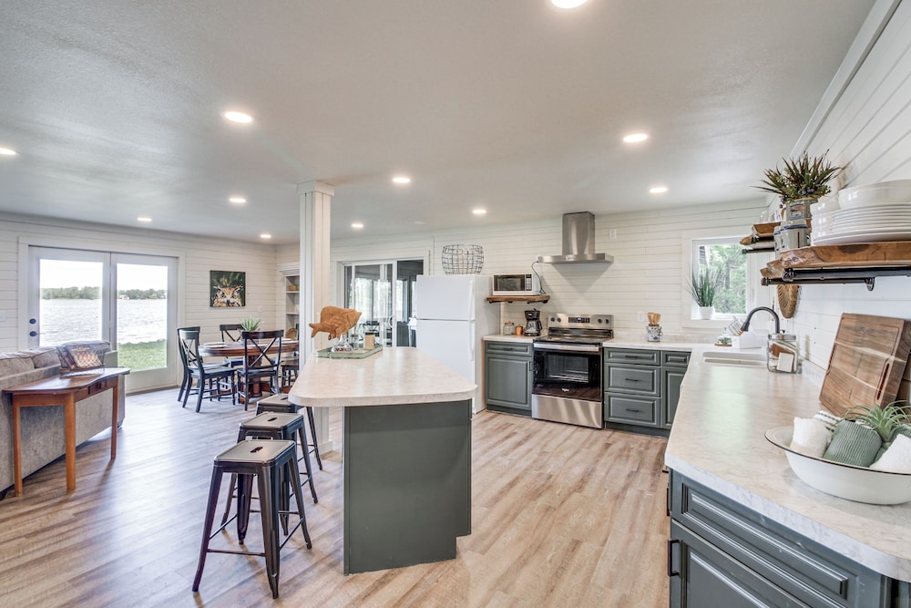 Private Beach: Lakefront Escape in Brainerd!