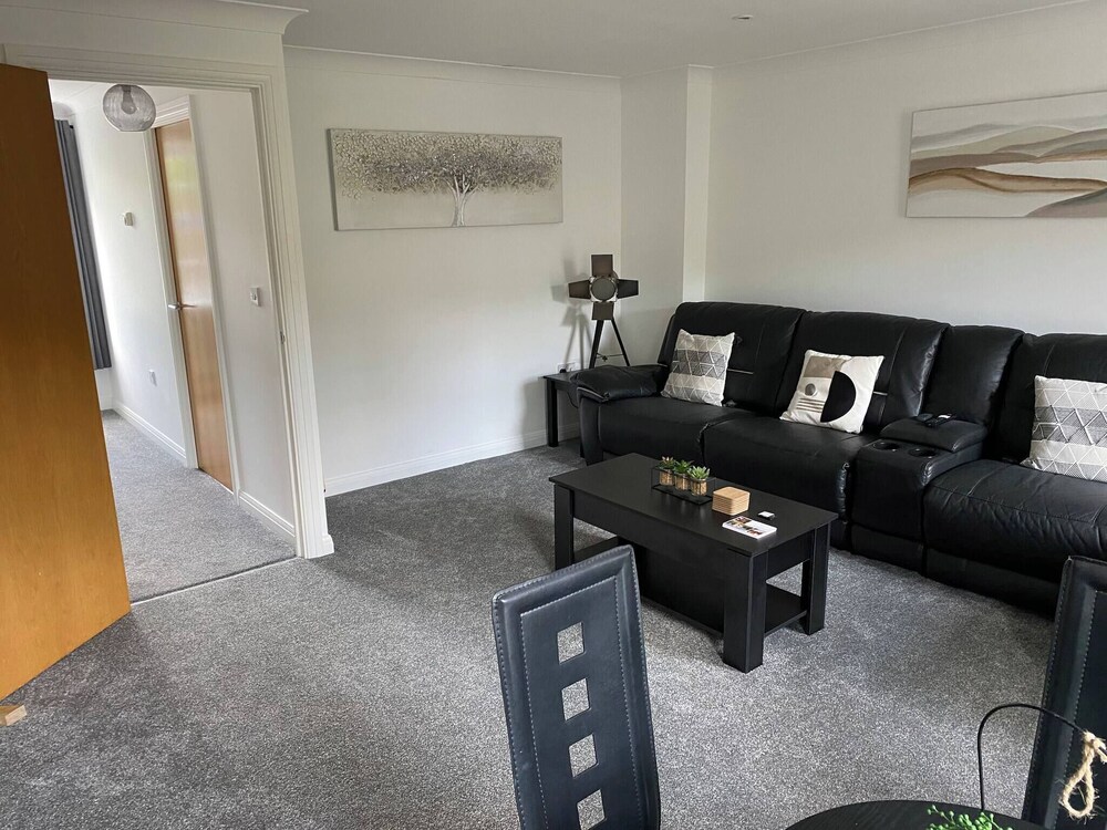 Charming 3-bedroom Norwich Retreat With Garden & Private Parking