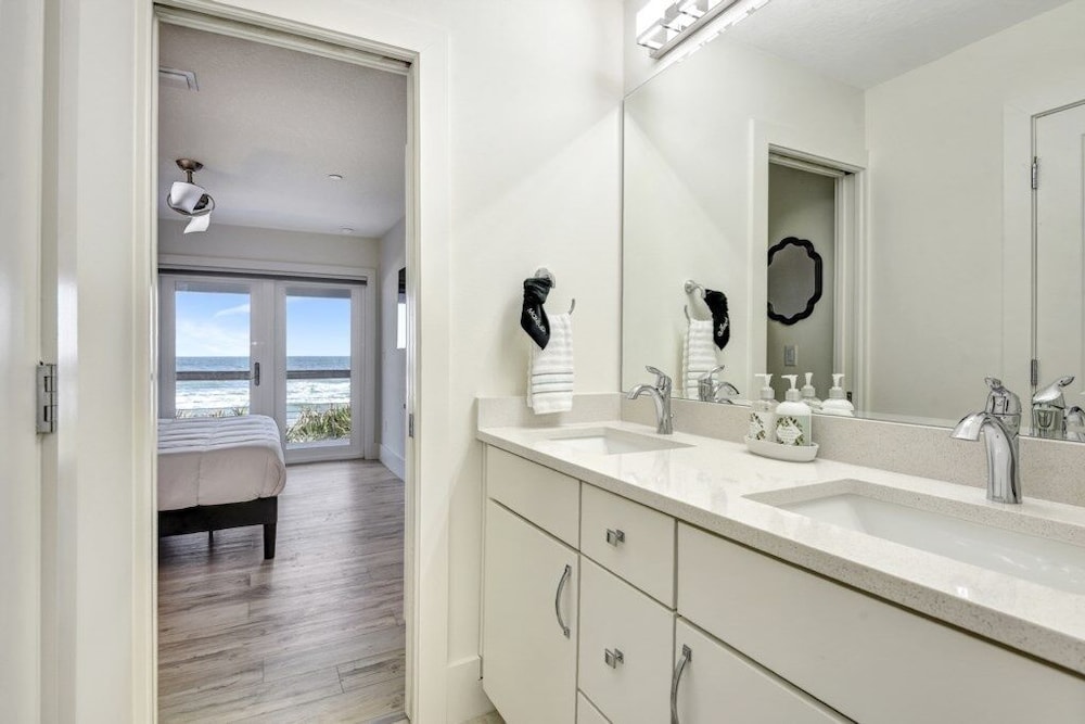 The White House On Flagler Beach - Unit 22 2 Bedroom Home
