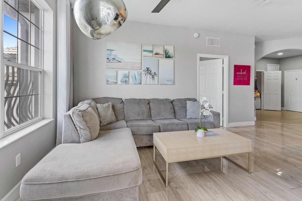 Vista Cay Swanky