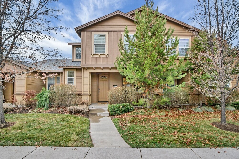 Tranquility On The Bluffs 3 Bedroom Townhouse by RedAwning view 3