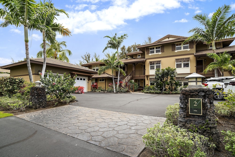 Hali'i Kai At Waikoloa 2b 2 Bedroom Condo by RedAwning