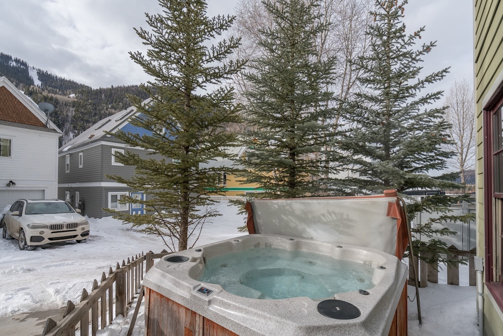 Bachman Village 14 by Avantstay Close To Town The Slopes w Hot Tub Permit 12038
