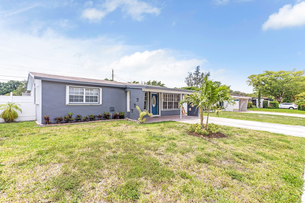 Dania Hills w Pool 10 min to Beach - Image 1