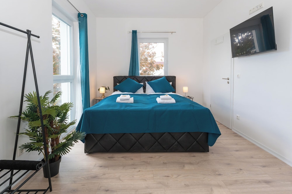 Lit Living-Luxury-Box Spring - Parking