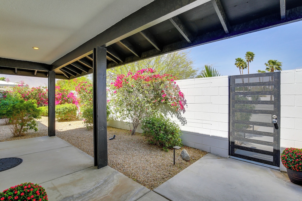 Mtn Views & Outdoor Oasis: Palm Springs Getaway
