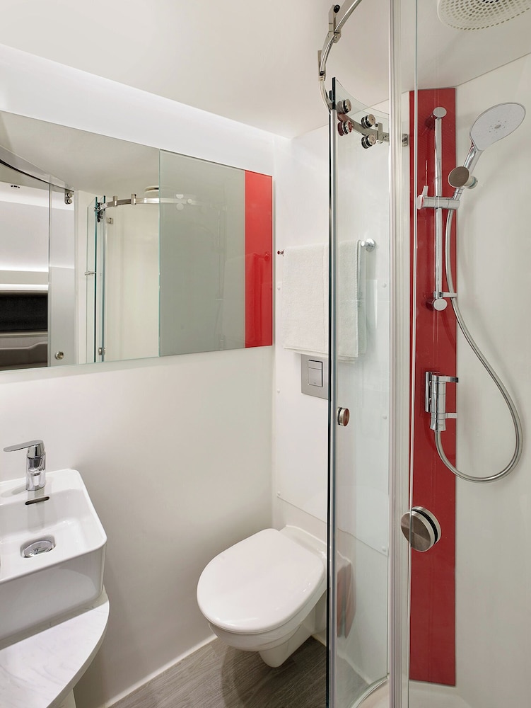 ZIP by Premier Inn Cardiff — photo 11