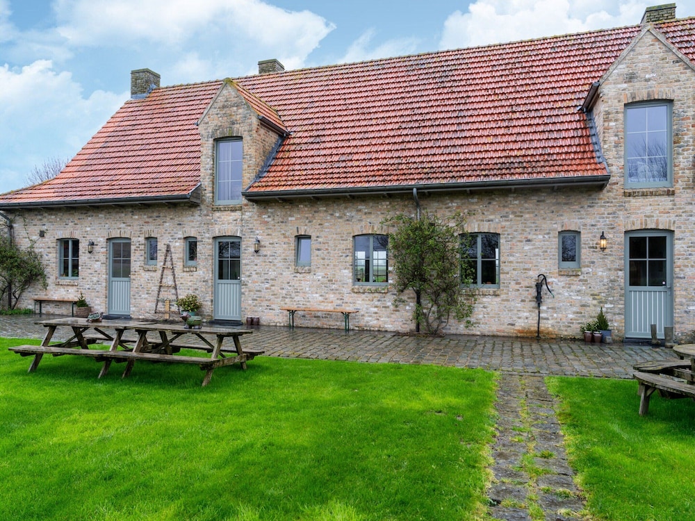 Comfortable Group Home With Large Garden