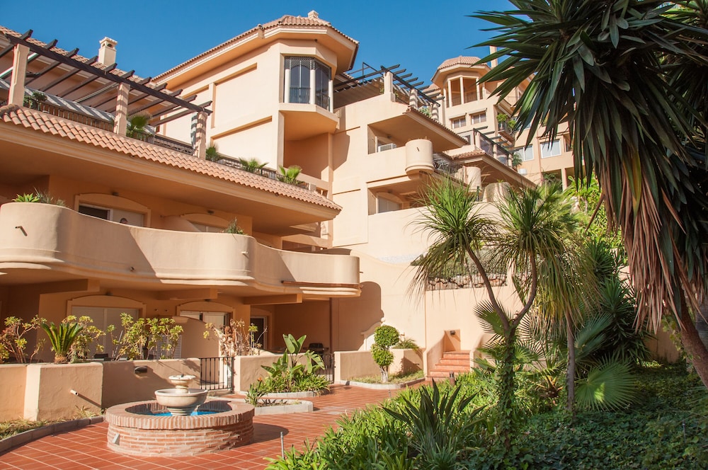 Marbella Vacations - Aloha Hill Club Golf Spa Apartments - Property Image 43