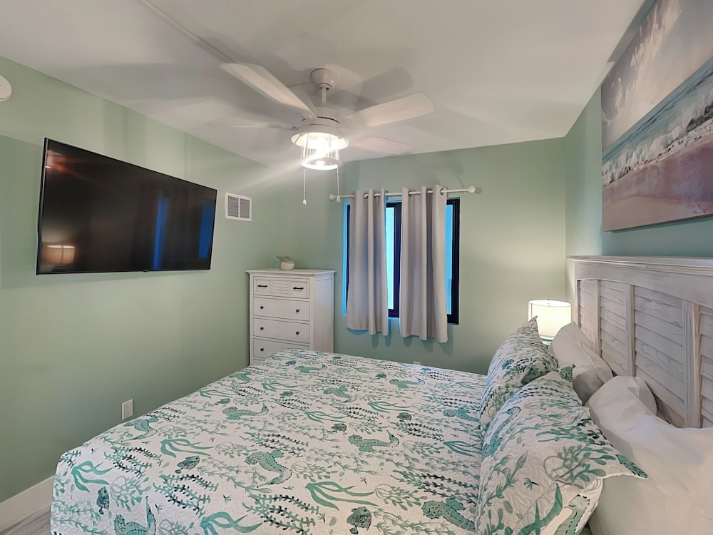 Seaside 4 by Distinctive Beach Rentals