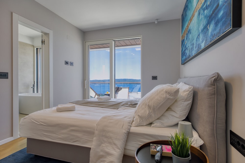 Luxury Seaview Villa Rosciola