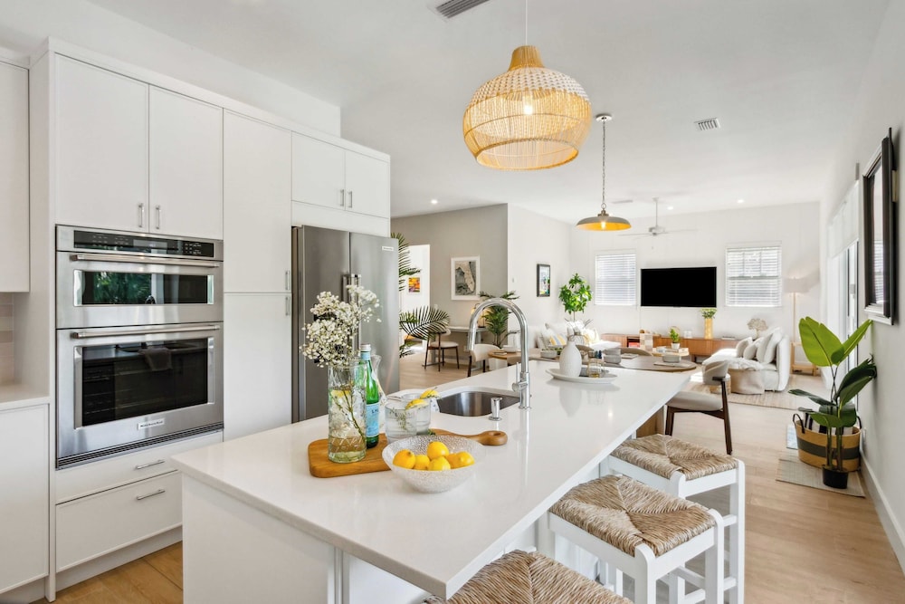 Serenity at Surfside by Avantstay Pool, Porches, Fire Pit & Arcade Near Vilano Beach