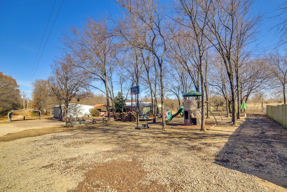 Families Welcome! Home w/ Playground in Kingston