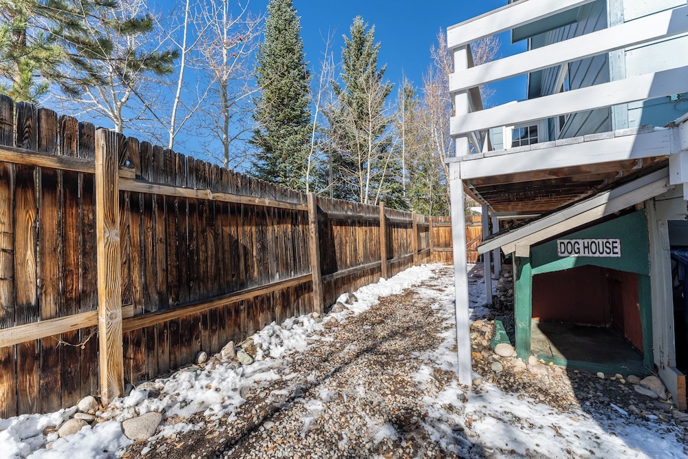 345 Rainbow Court