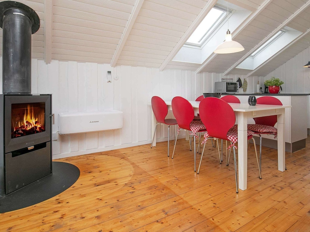Lovely Holiday Home in Ã…lbÃ¦k near Sea view 2
