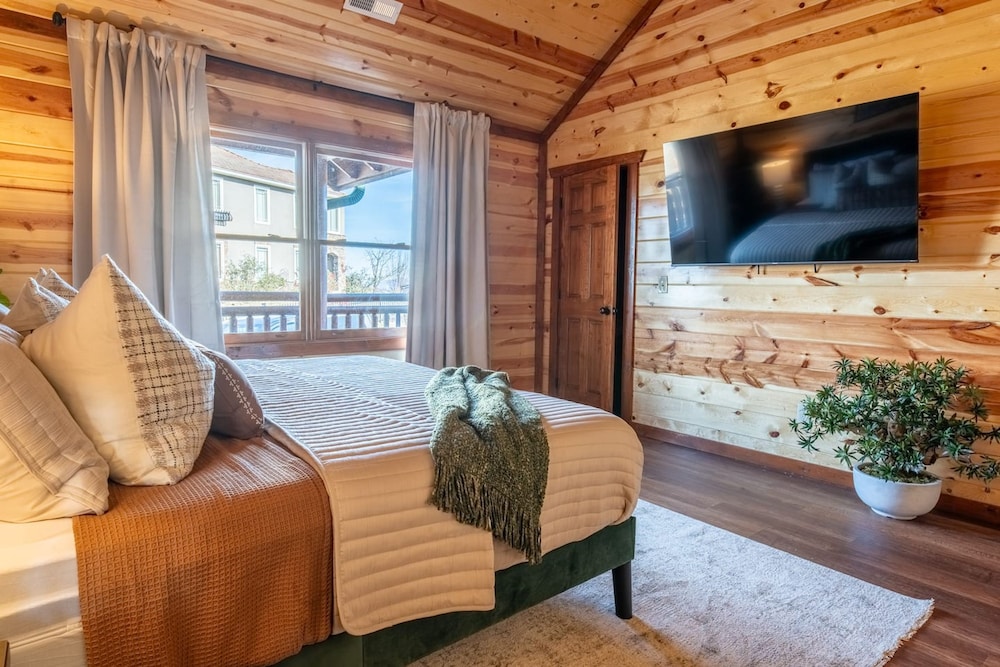 Pet-friendly Pool Game Room Hot Tub Theater