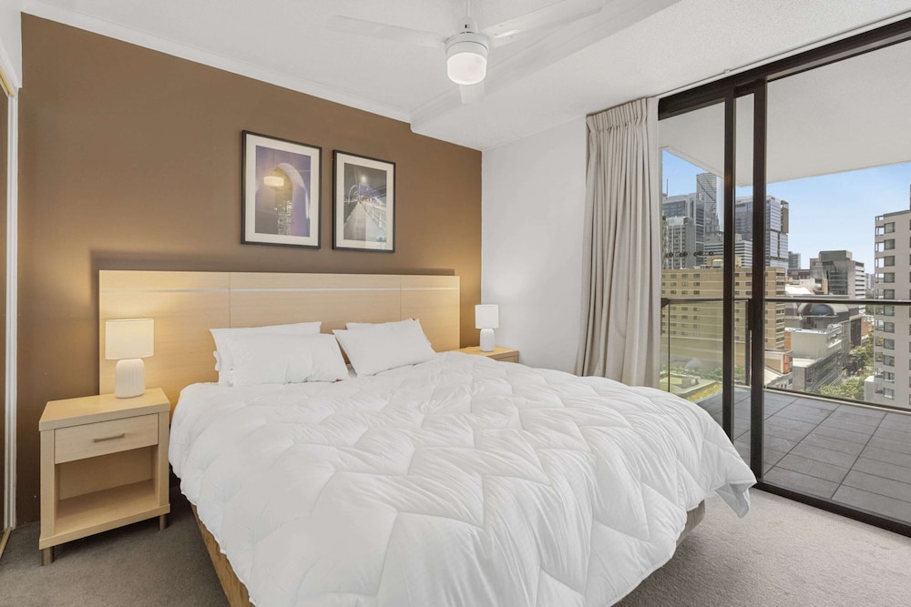 Stylish Brisbane Stay With Pool and Gym Access