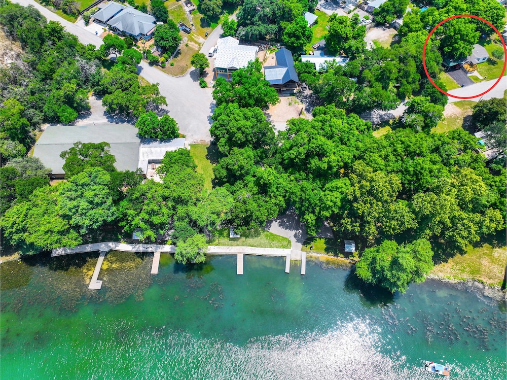 River Bend Retreat 2 Homes for 12 Next to Lake Dunlap
