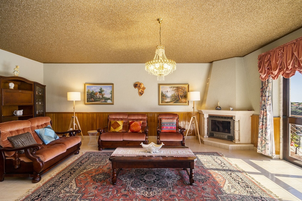 Perfect Family Hideout Residence W/Ac & 4Br + 5Ba