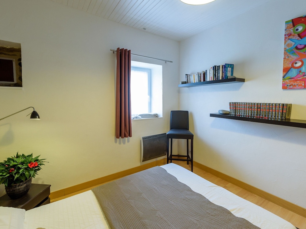 Peaceful Holiday Home in Plouguin With Indoor Pool view 4