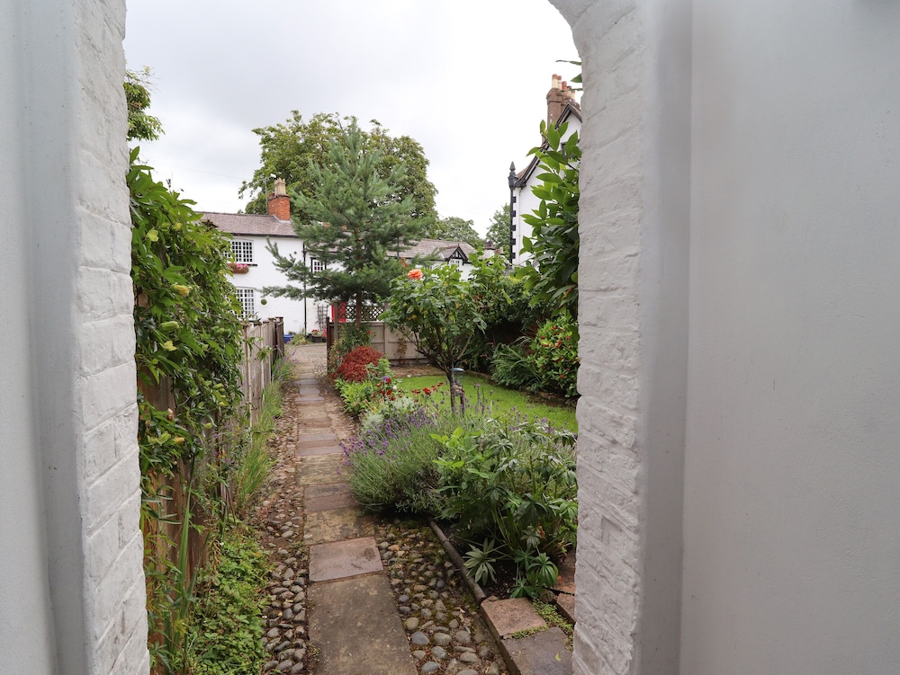2 Ashby Place