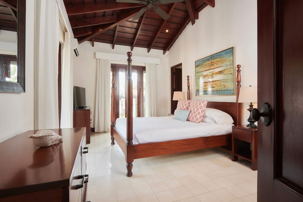 Las Catalinas 3BR House w Pool Rooftop Terrace Casa Cazenovia