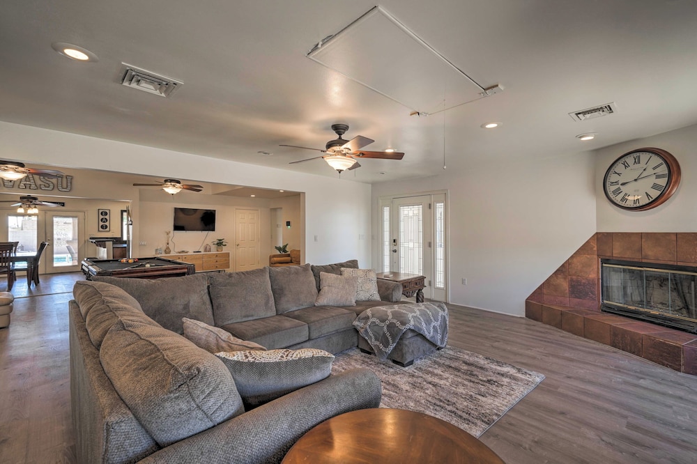 Putting Green & Pool Table: Lake Havasu City Gem!
