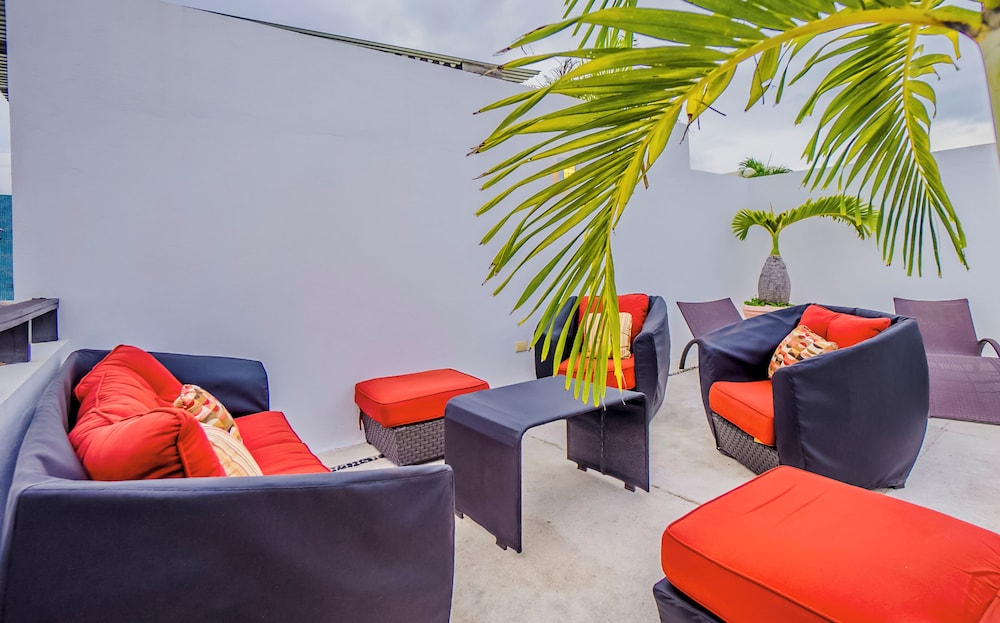 Luxury Penthouse with 2 BR - Meridian
