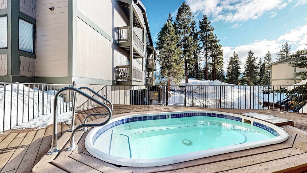 Crestview #40 Chic Condo for 6