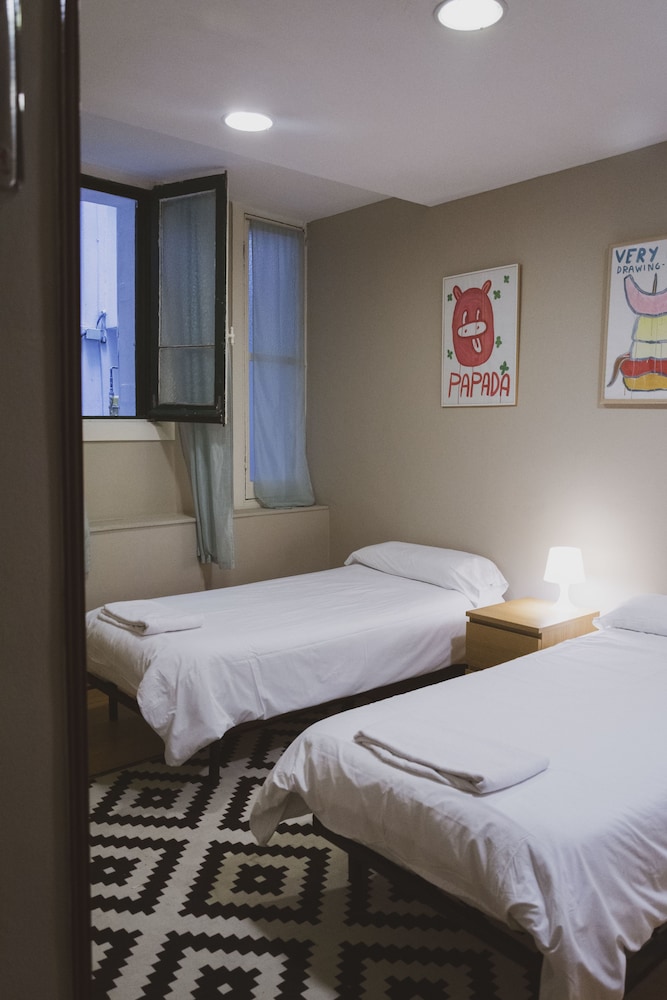 San Sebastian Vacations - Urban House Hostel - Property Image 10