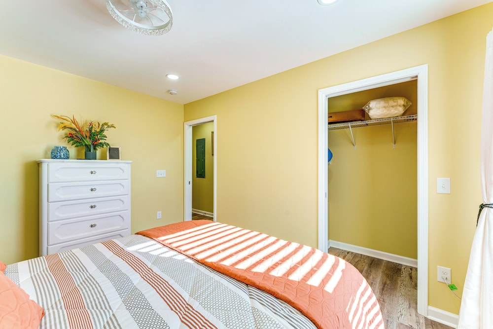 Walk Downtown: Charming Rome Abode w/ Yard!