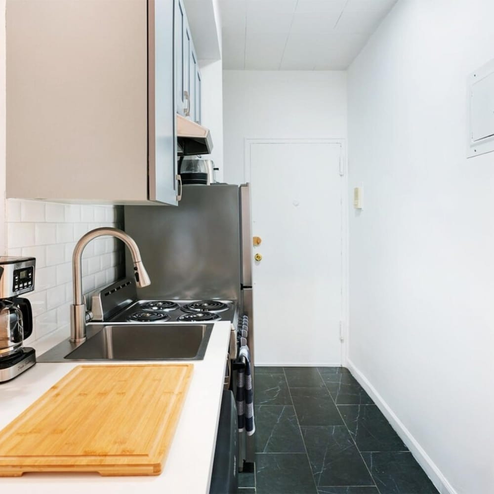 74-1c New Studio With Private Outdoors - GYM