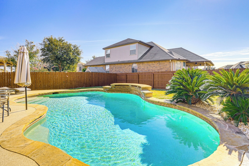5 Mi to Randolph Afb: Spacious Cibolo Haven!