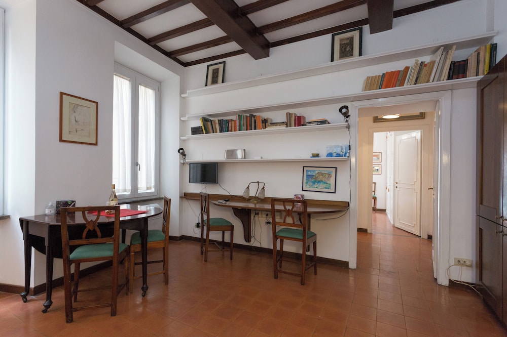 Campo De' Fiori Apartments