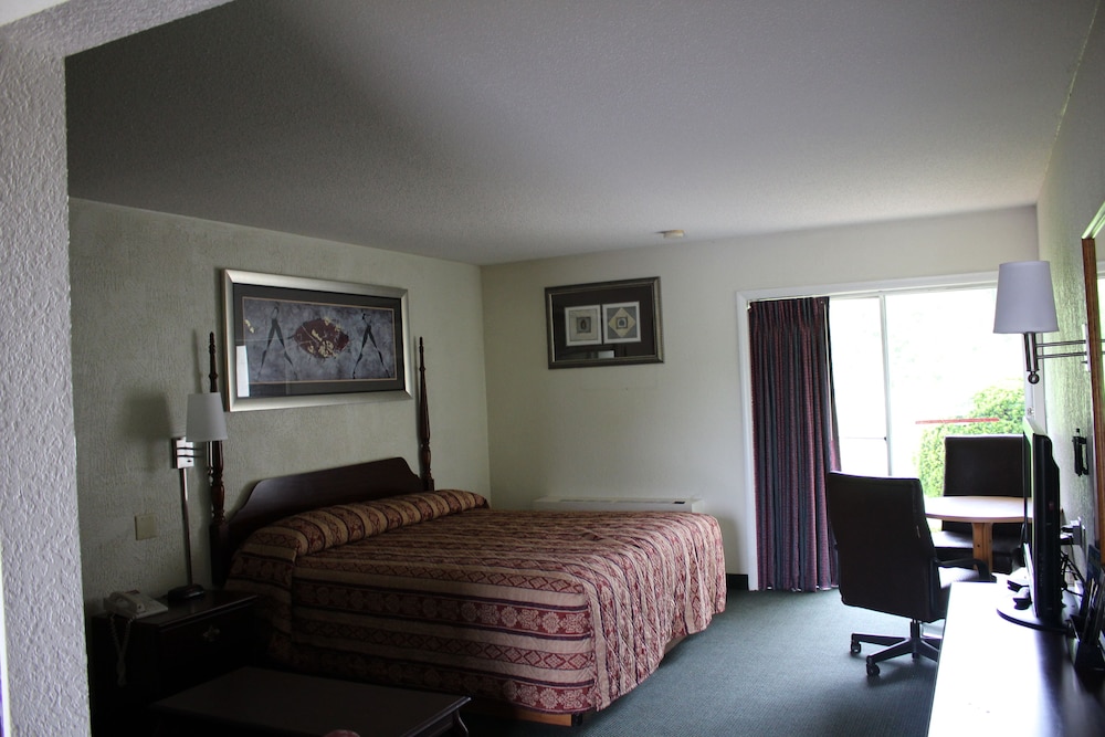 Lexington Vacations - Hometown  Inn - Property Image 5