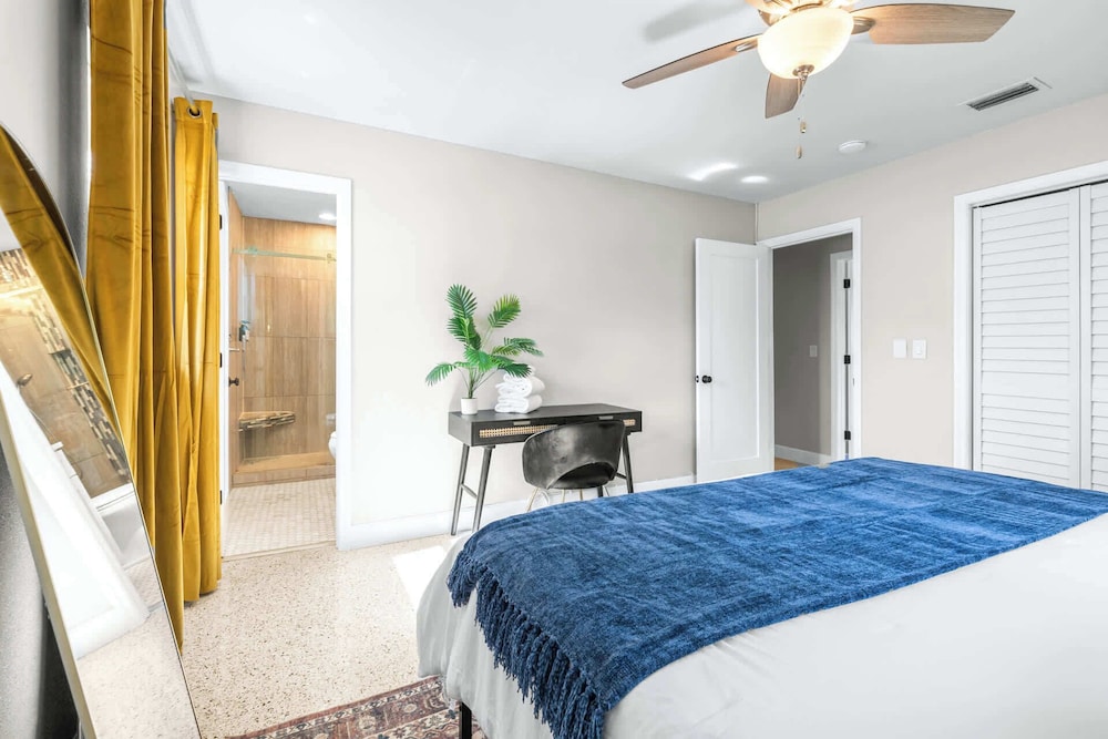 Bay Crest House Stay for 10!