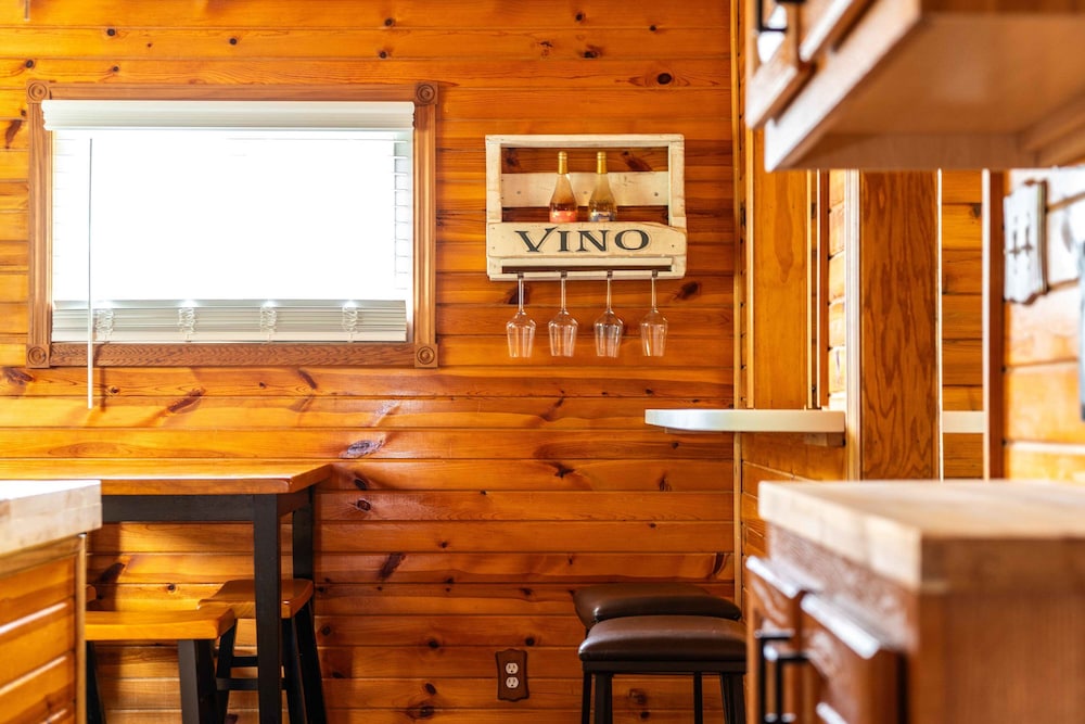 Pet Friendly Lake Geneva Getaway for 6!