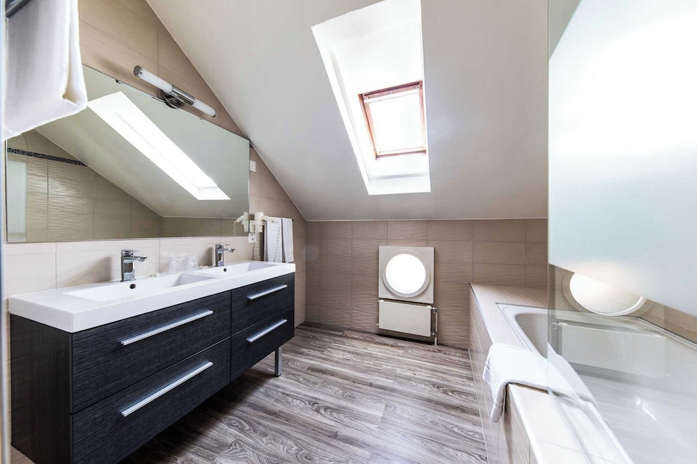 Modern Apartment - AC- 1br-2p- Geneva