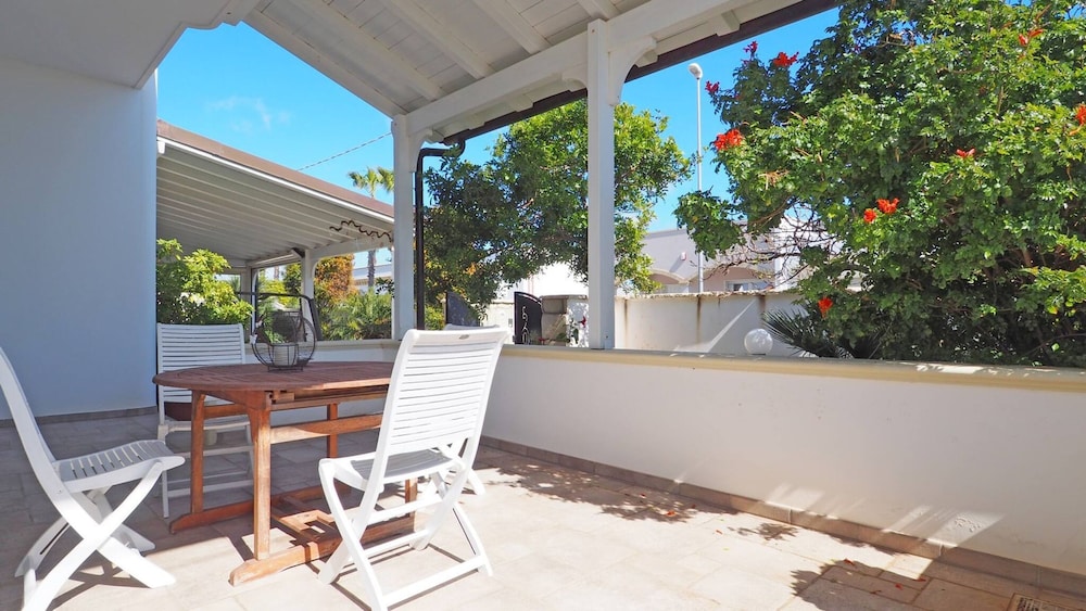 Villa Fede - 3 Bedrooms 2 Bathrooms air Conditioning by the sea