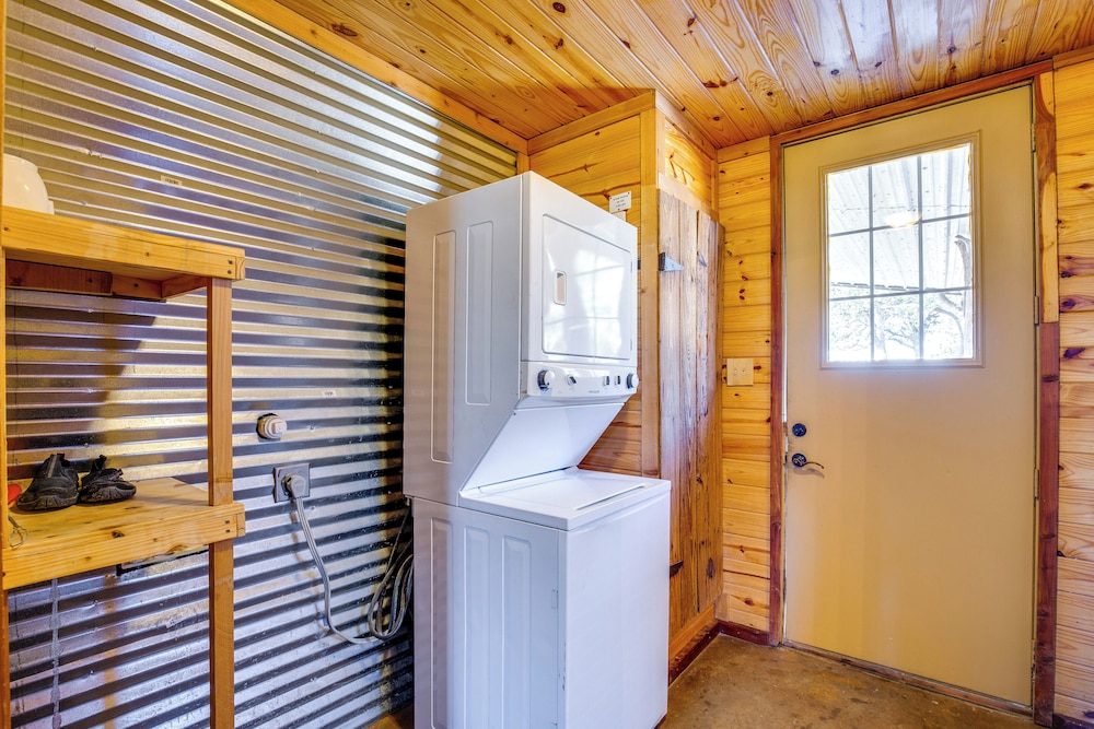 Group Getaway! Multi-level Lodge on Lake Tawakoni