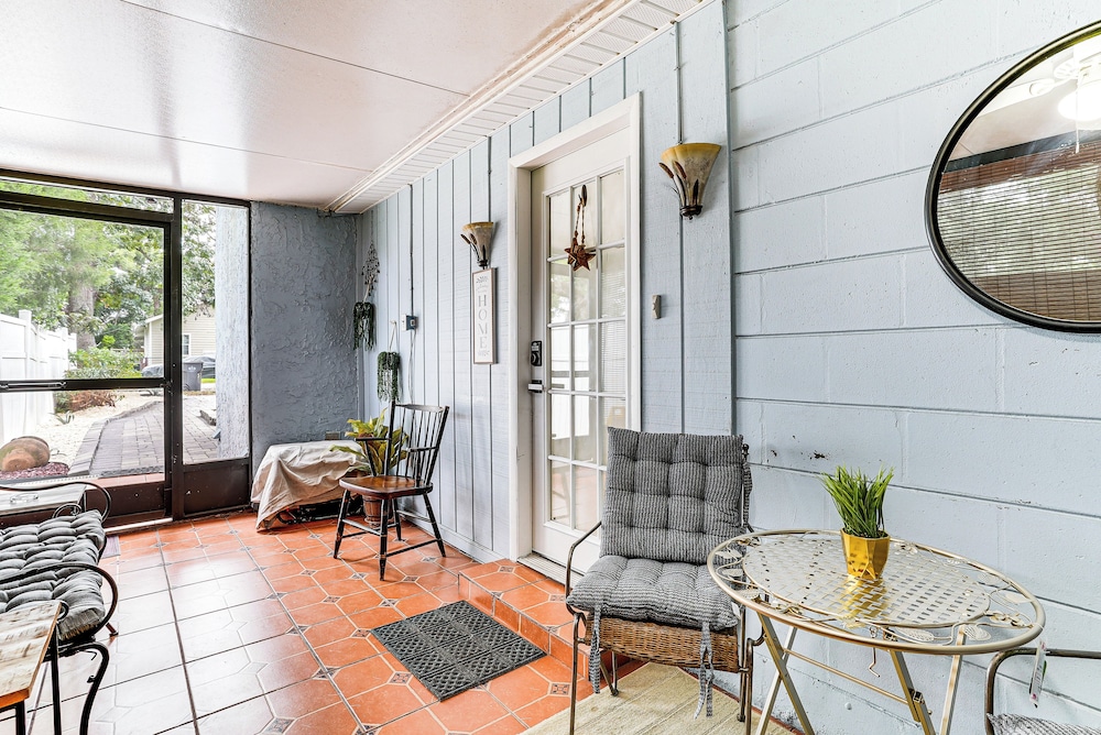 Screened Porch: Tampa Studio 4 Mi to Busch Gardens