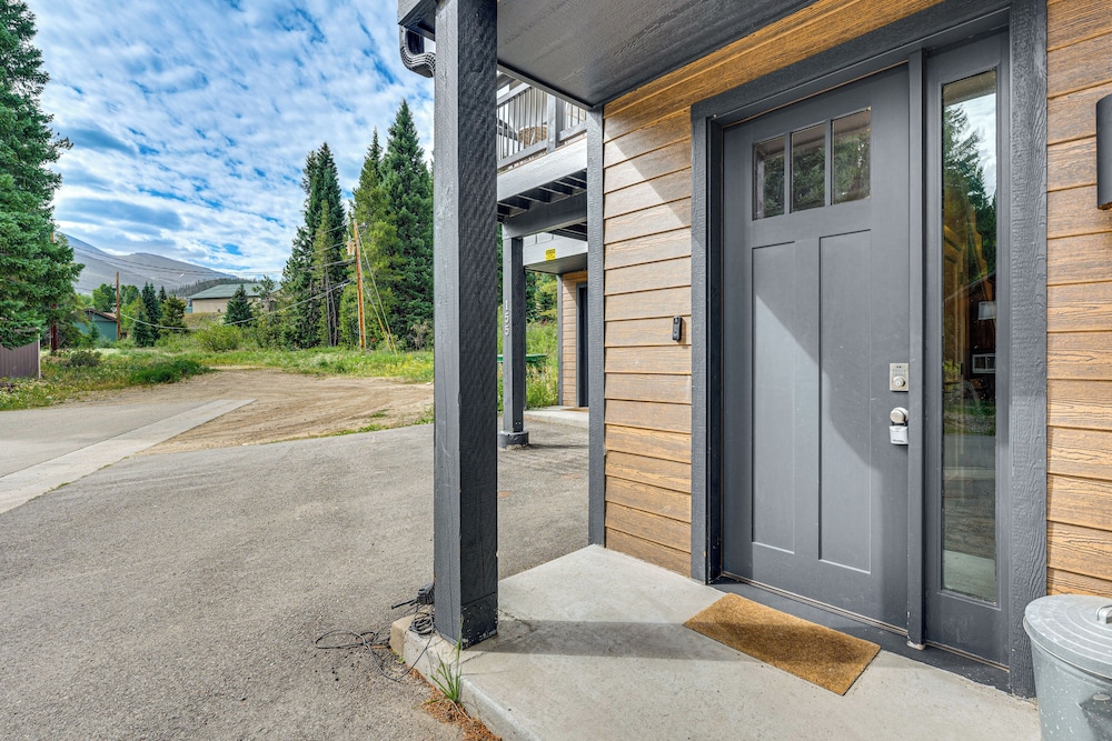 Ski-in/ski-out Gemini Lift Access! Home w/ Hot Tub