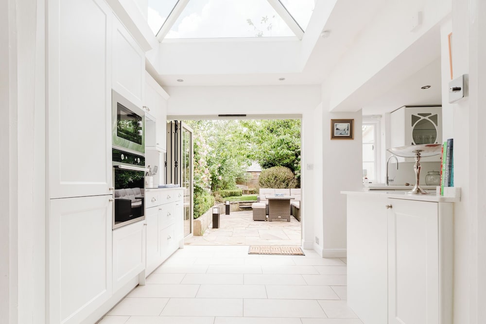Gorgeous House - Garden & Open Living