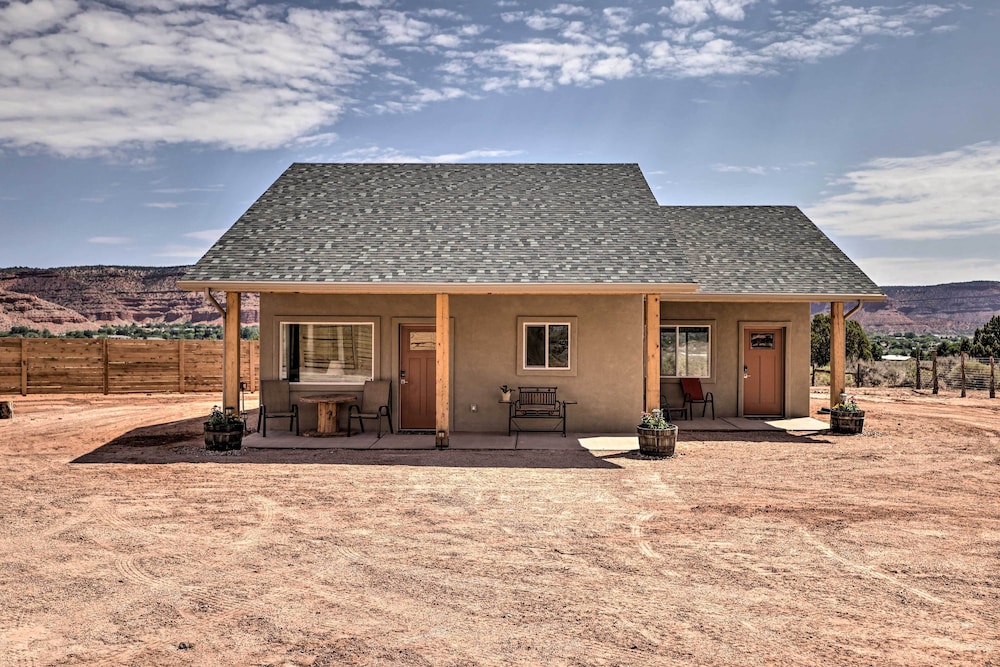 Quiet Kanab Home w/ Panoramic Views & Porch! view 5